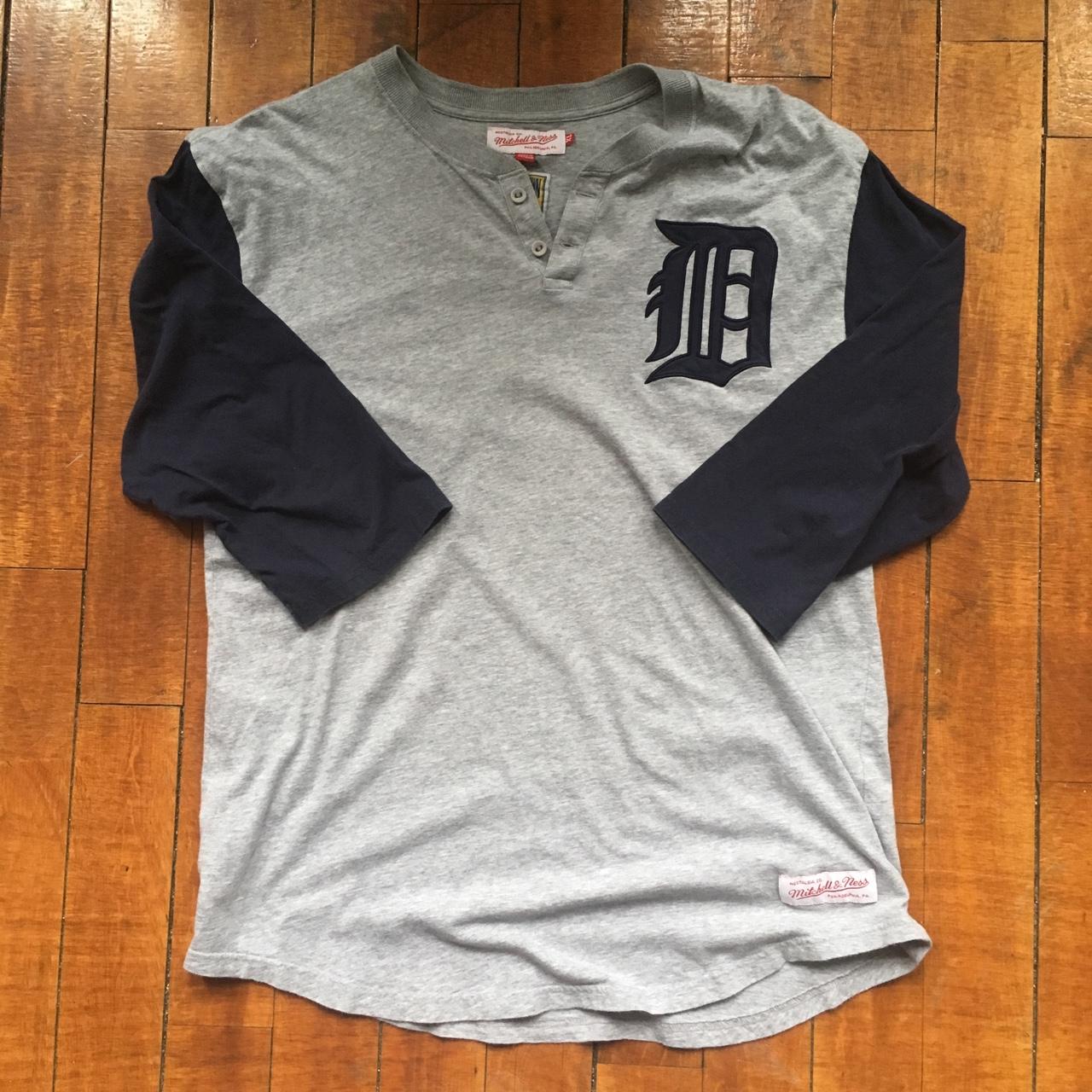 Detroit Tigers MLB 3/4 Sleeve T-shirt Size L Grey, - Depop