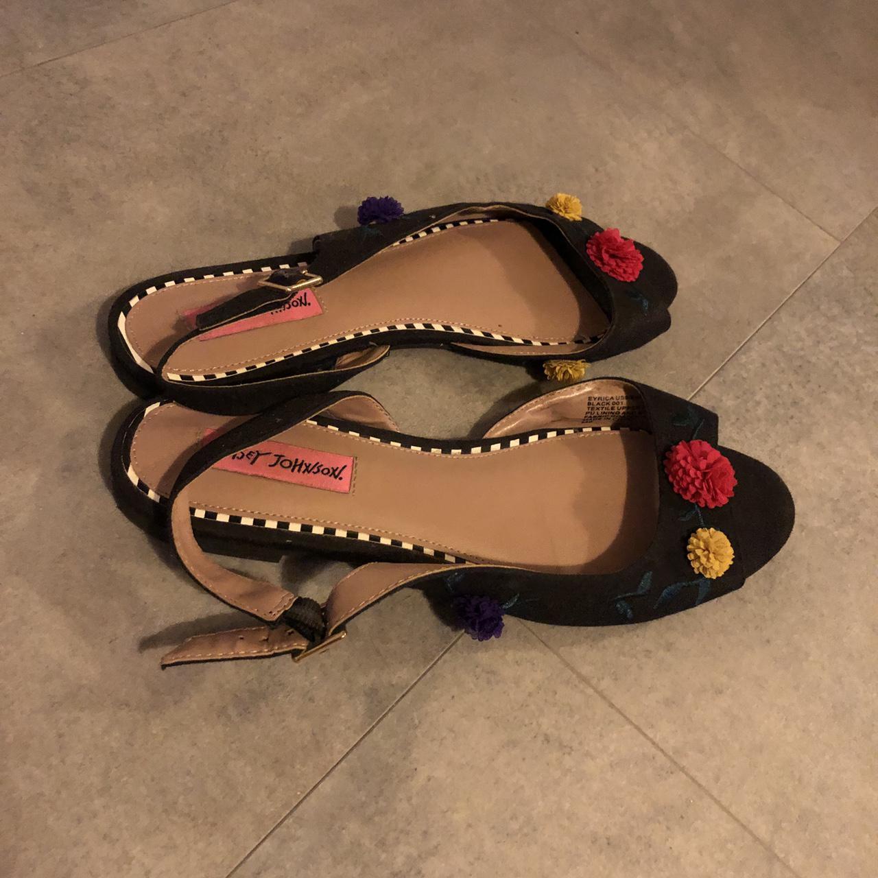betsey sandals