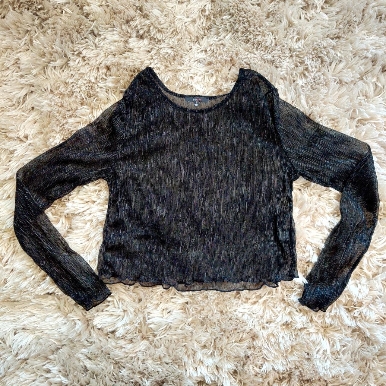 Size 4. Lululemon Athletica black 21 crop yoga