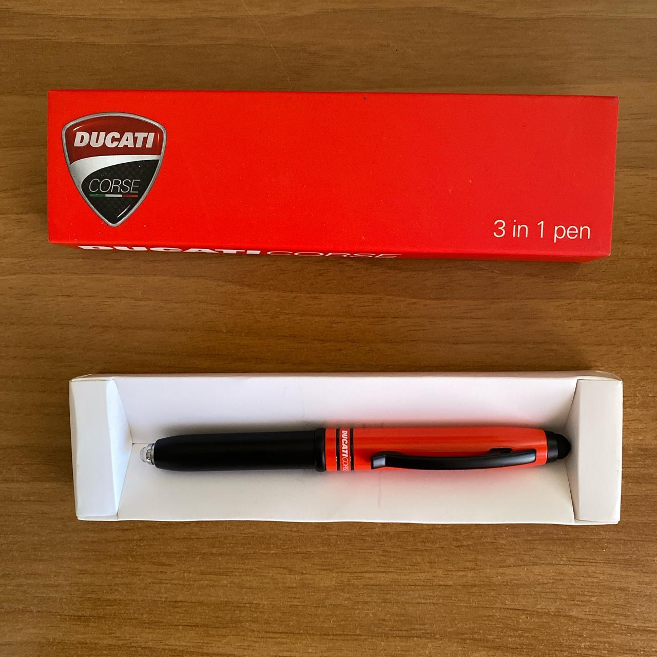 Penna a sfera DUCATI con touch per smartphone e luce - Depop