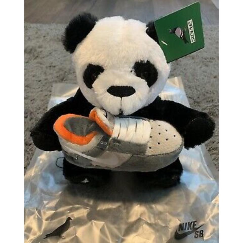 Nike SB Staple Pigeon Panda Plush ぬいぐるみ