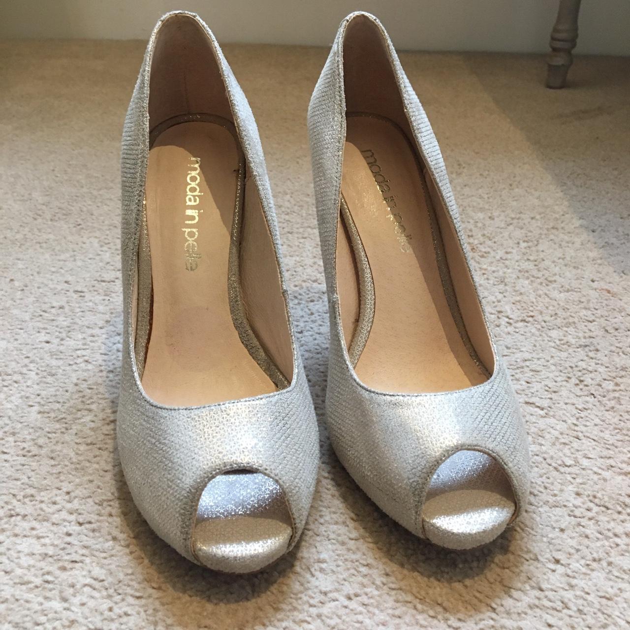 Moda in Case Pelle silver heels - ideal for partying... - Depop