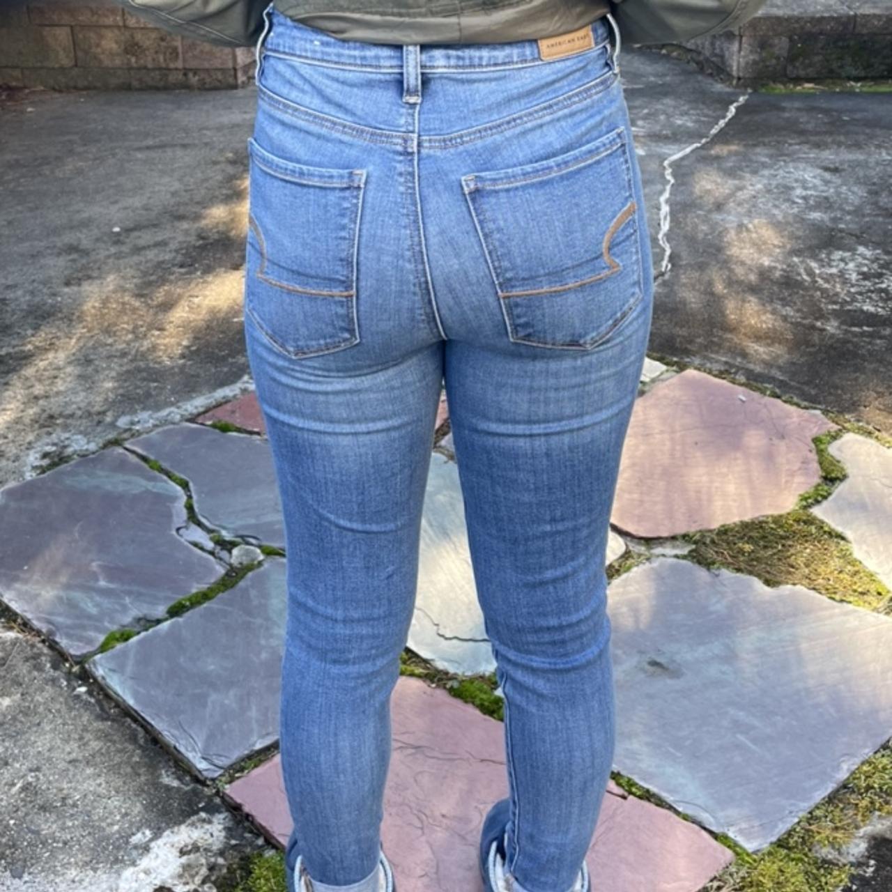 American Eagle High Waisted Jeans shows that they... - Depop