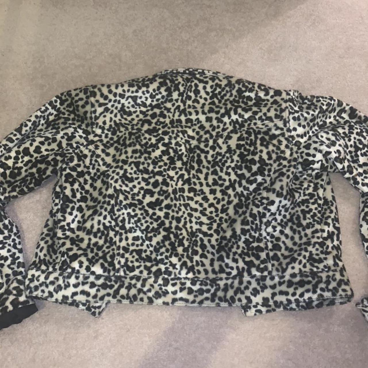 faux-fur-cheetah-jacket-urban-outfitters-only-worn-depop