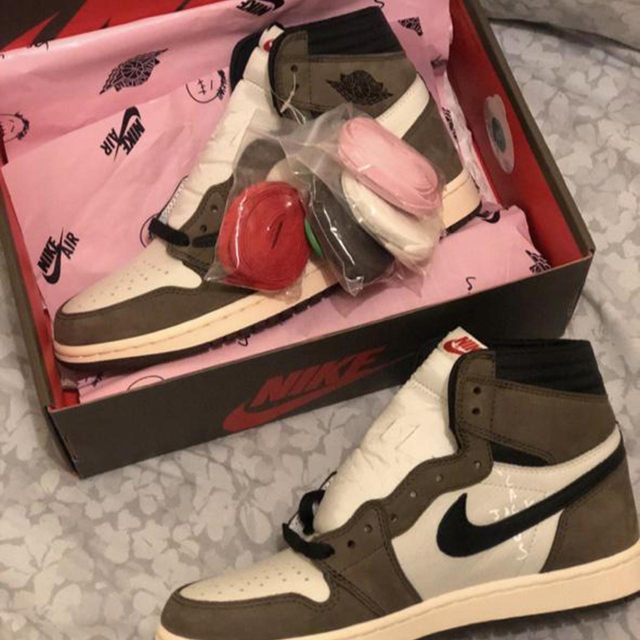 Portachiavi JORDAN 1 TRAVIS SCOTT in PVC - Depop