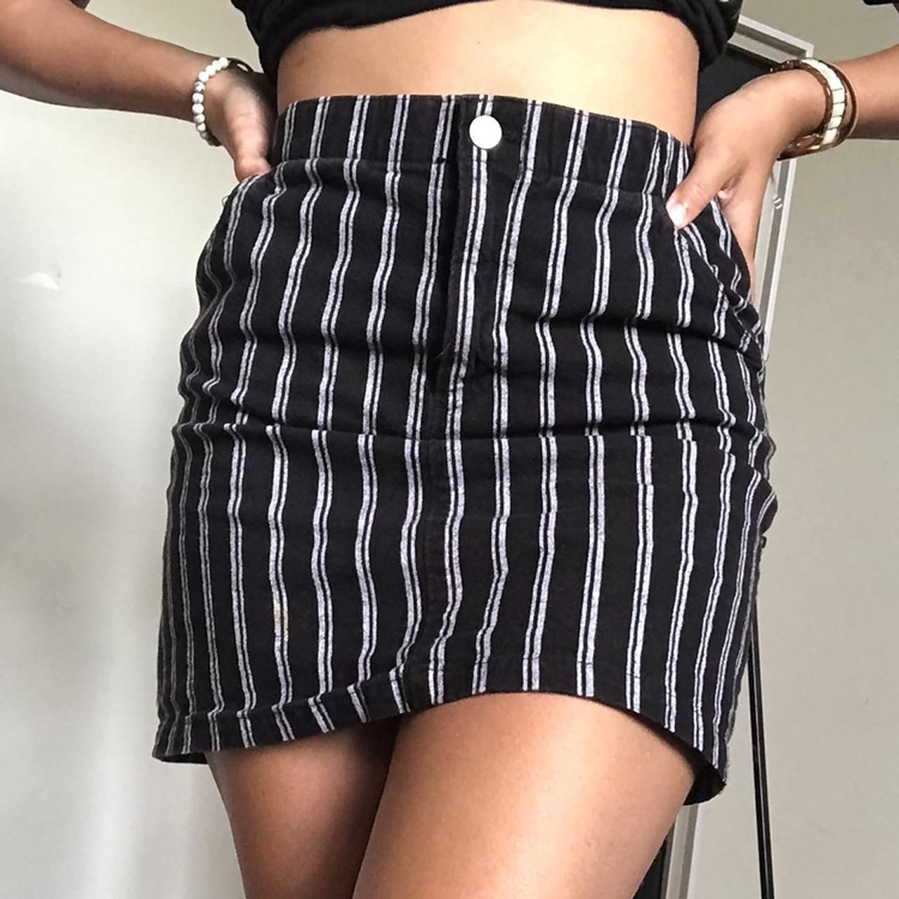 Hollister striped skirt flattering fit. hollister