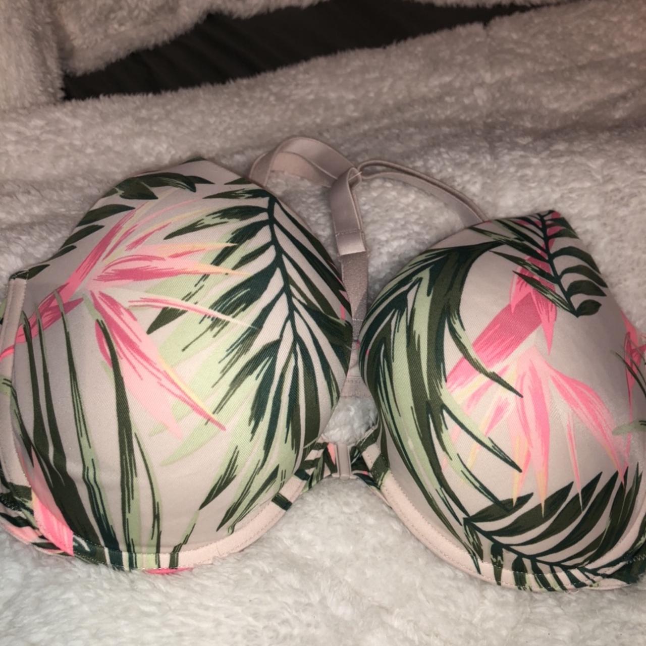 Victoria's Secret plunge bra Size: 36C Selling as - Depop
