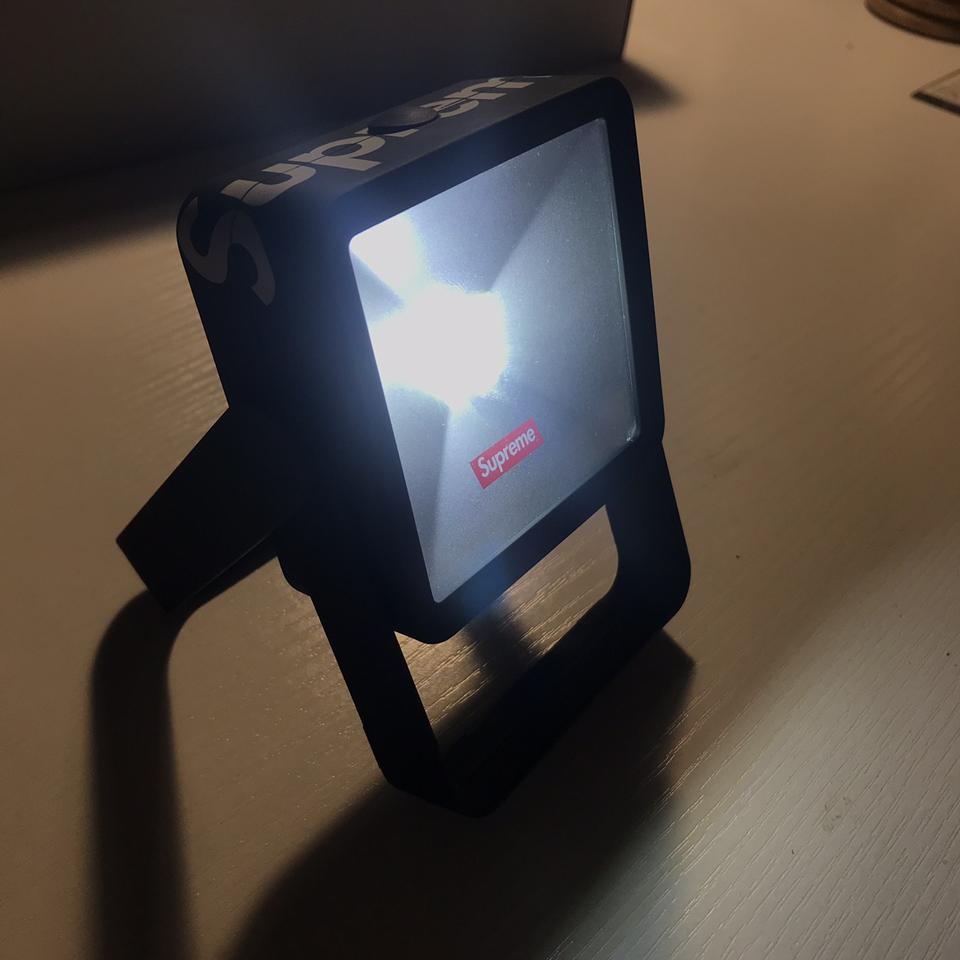 Supreme magnetic sale kickstand light red