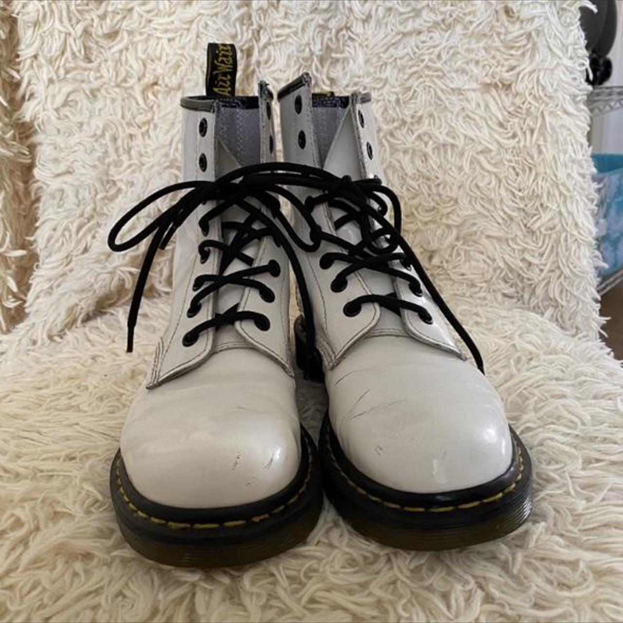 styling white dr martens
