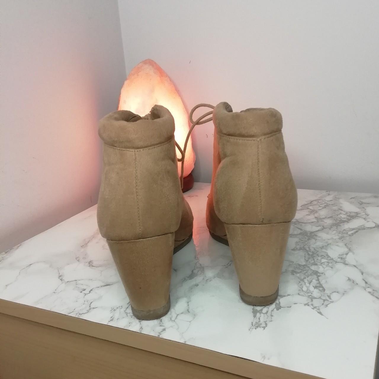 New Look Women's Cream and Tan Boots Depop