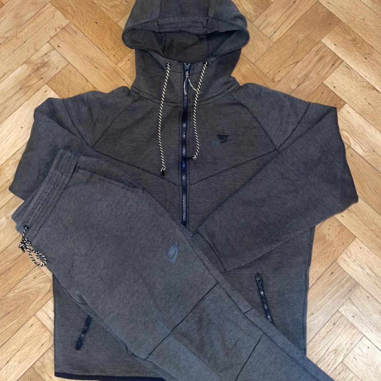 olive green nike tech sweatsuit