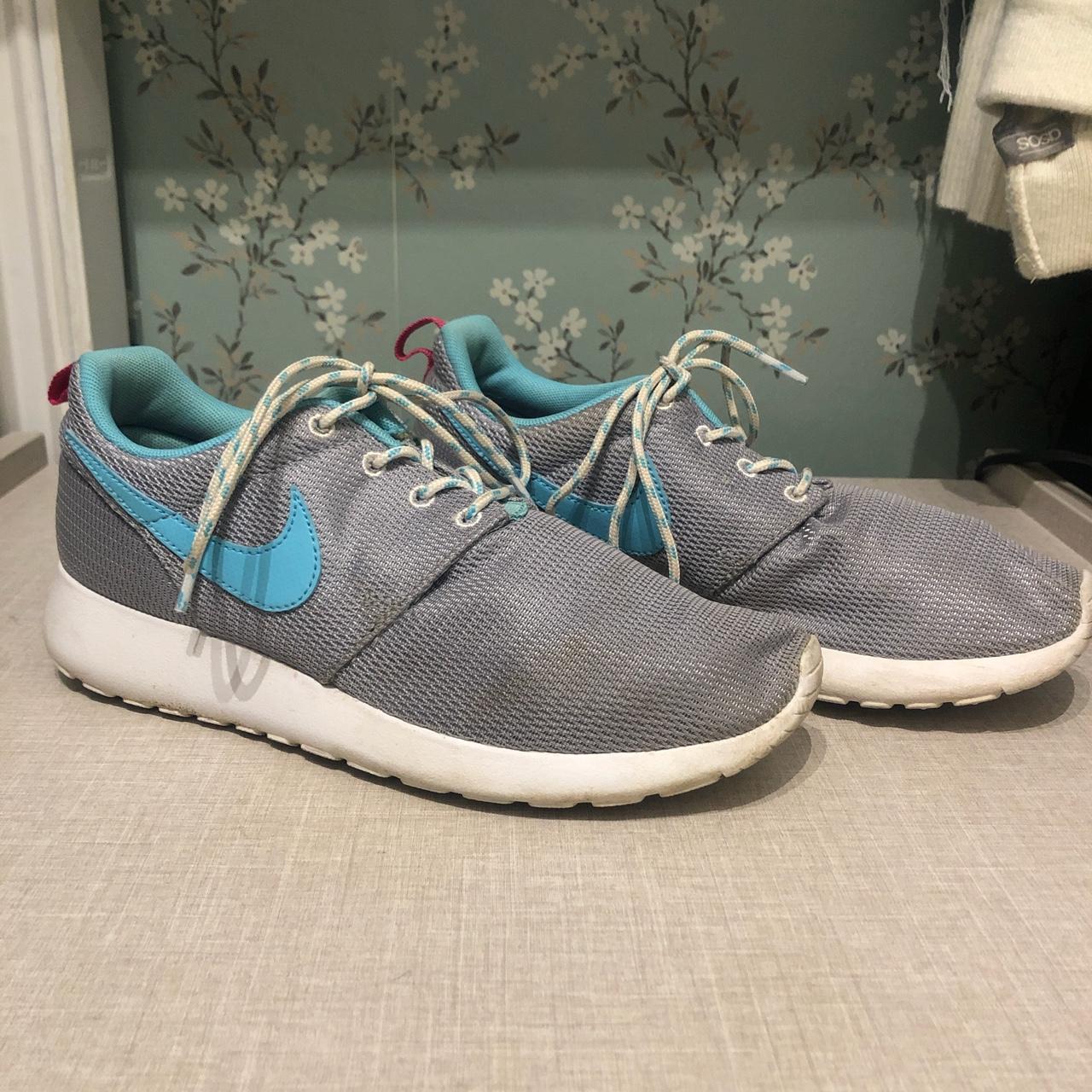 nike roshe run size 5