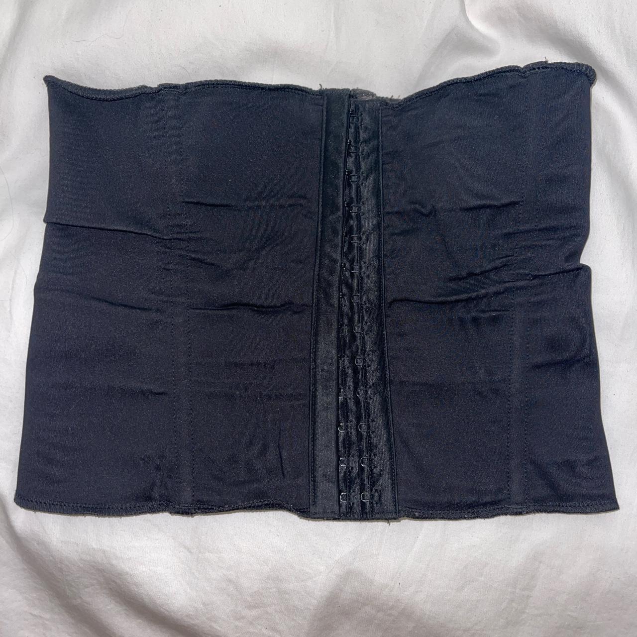 Skims XS waist trainer. Has been worn but there are