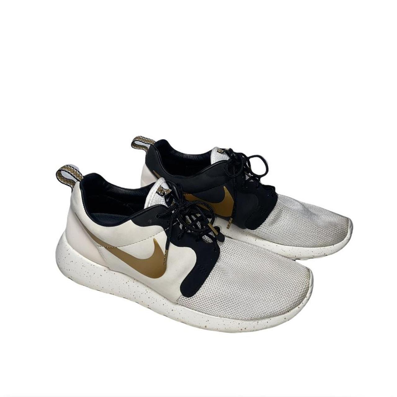 Roshe run black white gold sale