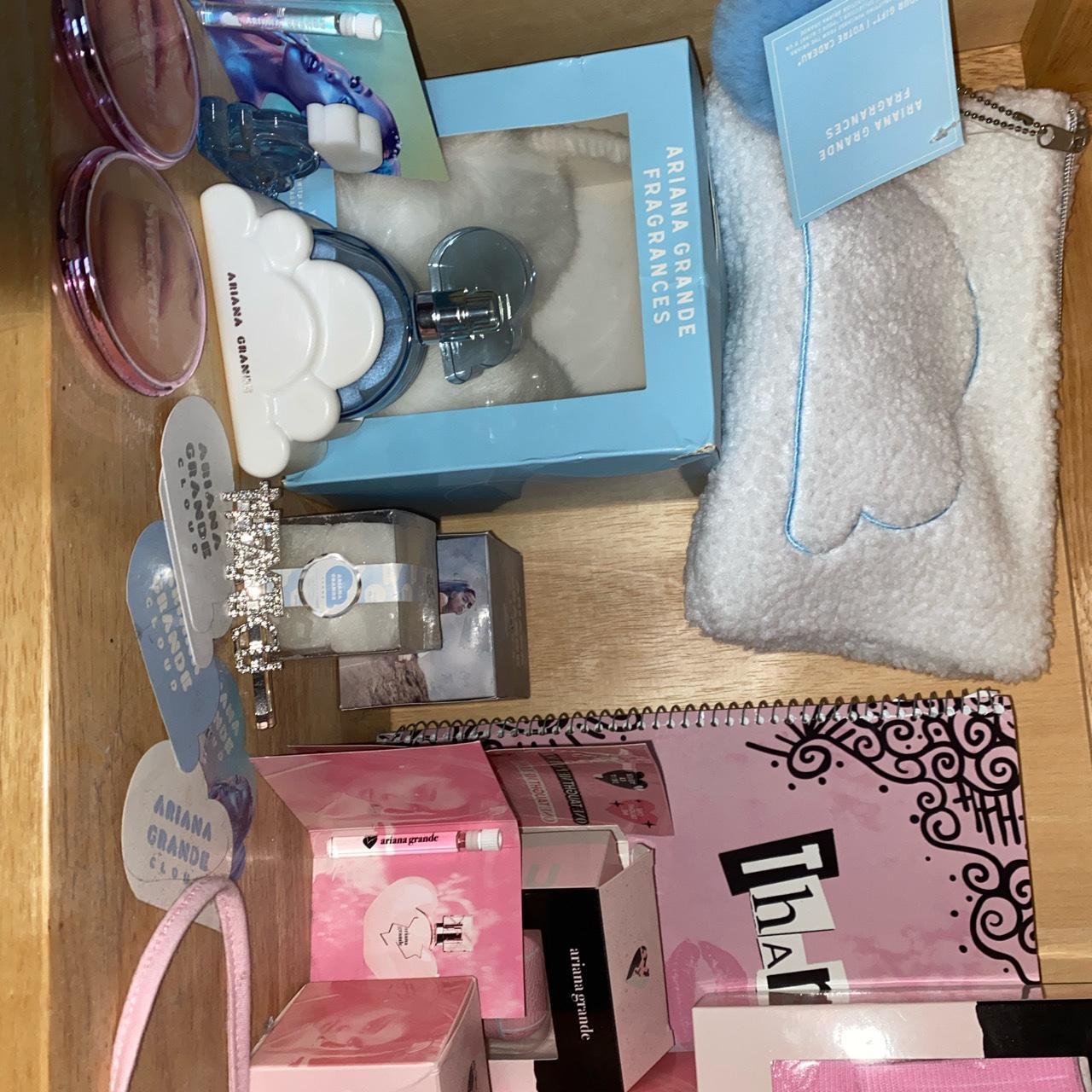 various ariana grande perfume gifts and... - Depop