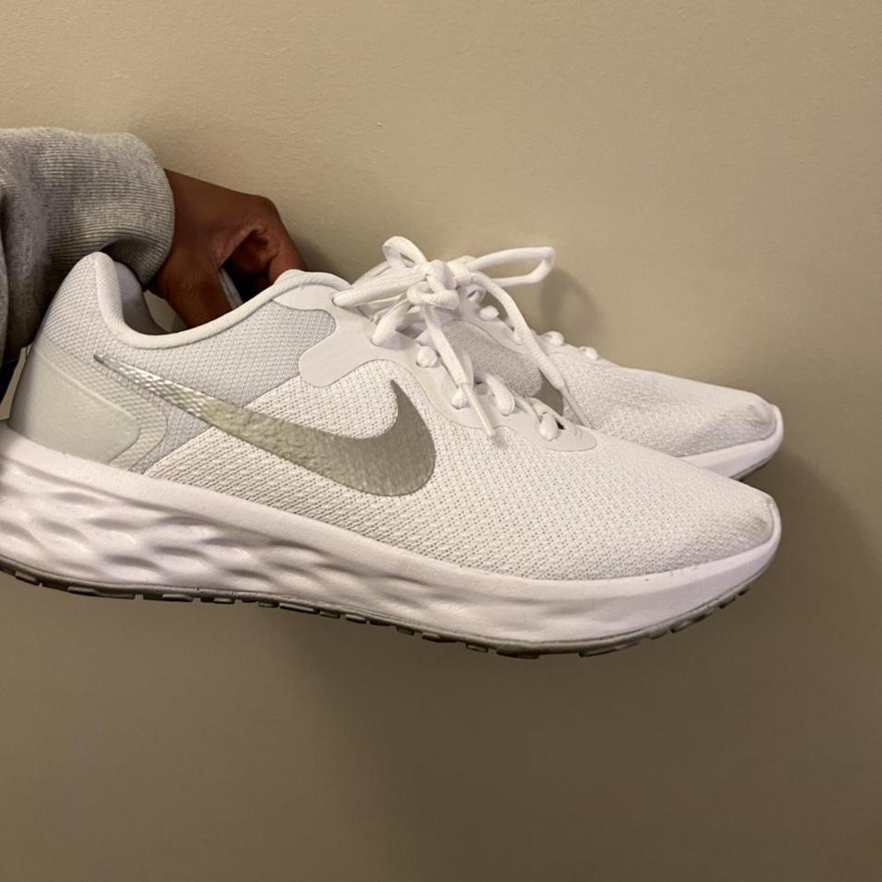 nike revolution white and black