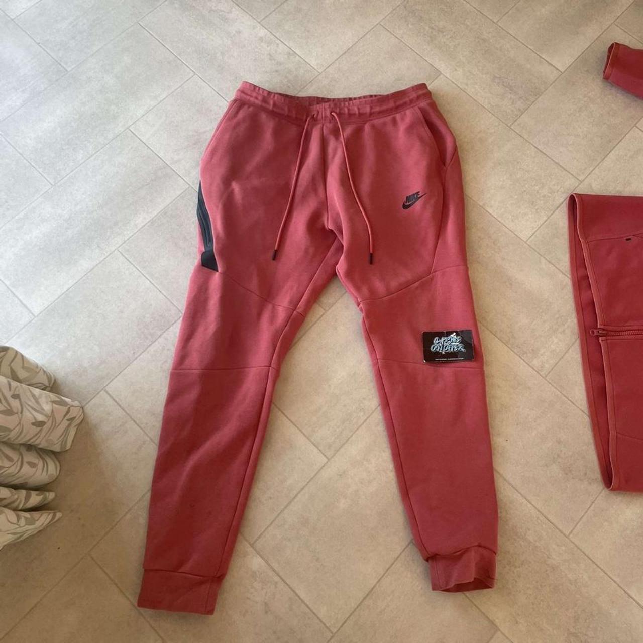 pueblo red nike tech