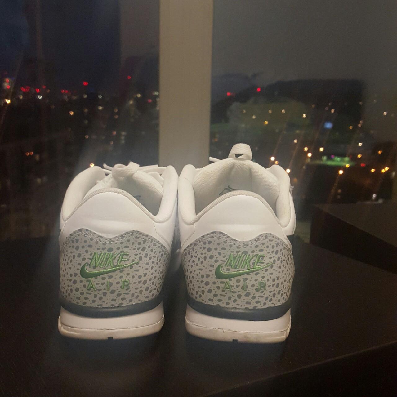 mens white nike trainers