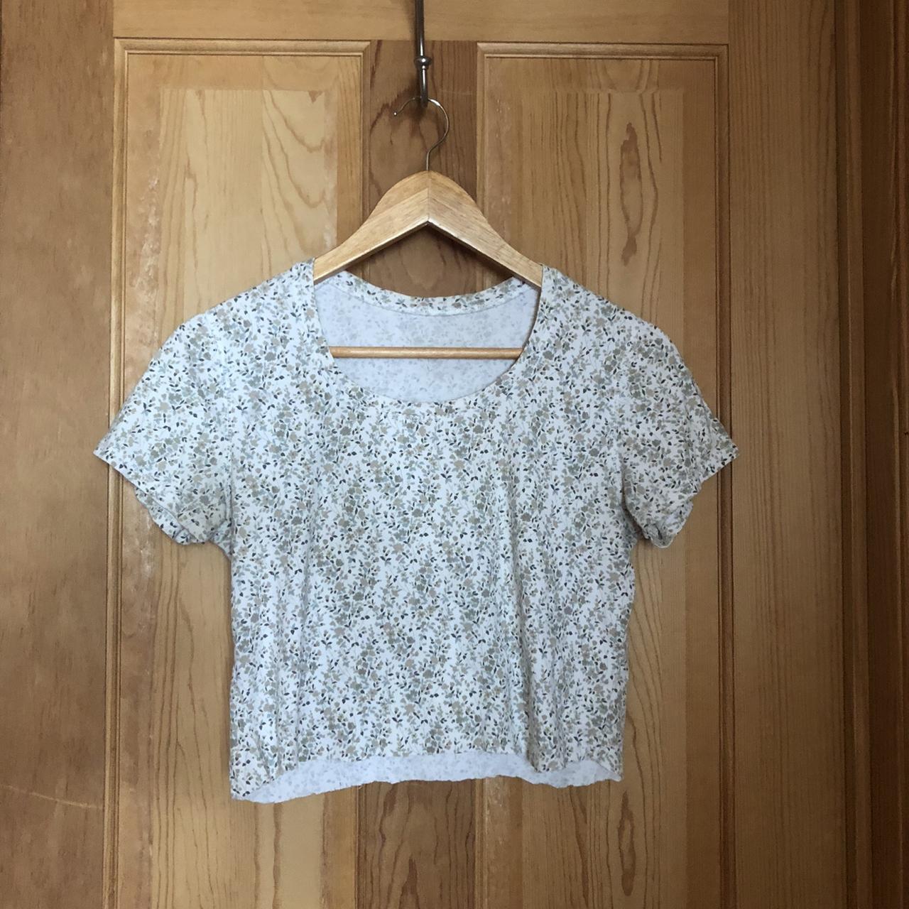 American Vintage Women's Cream and Green T-shirt | Depop