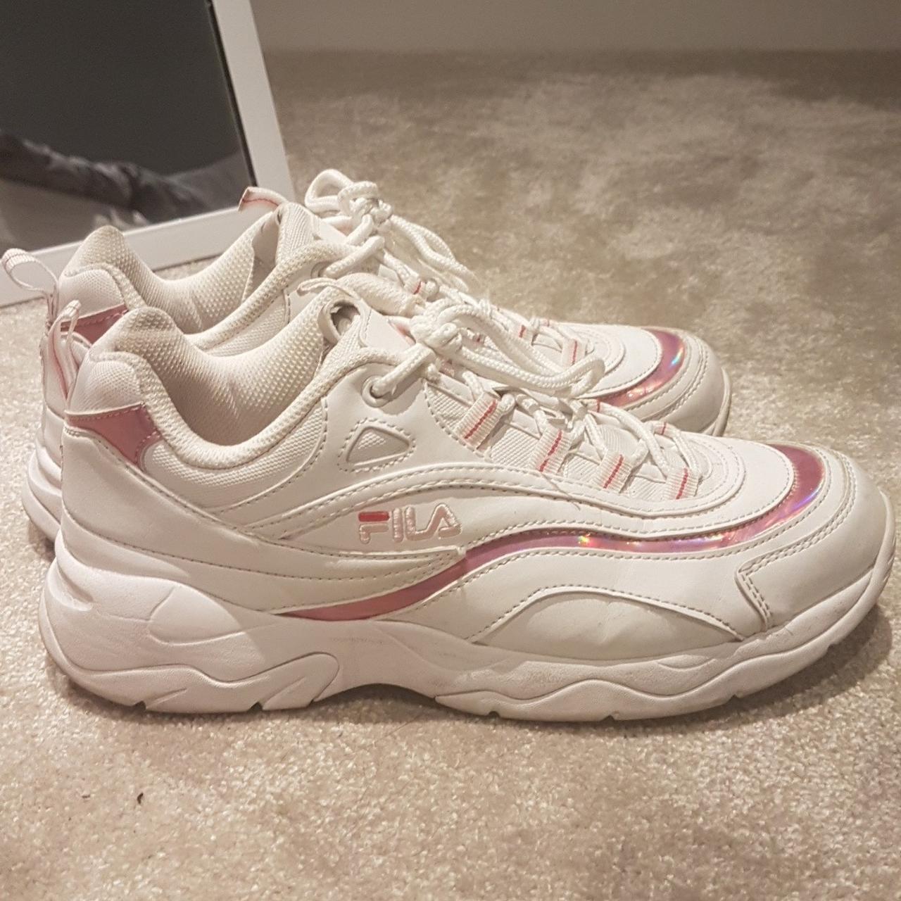 Fila trainers outlet holographic