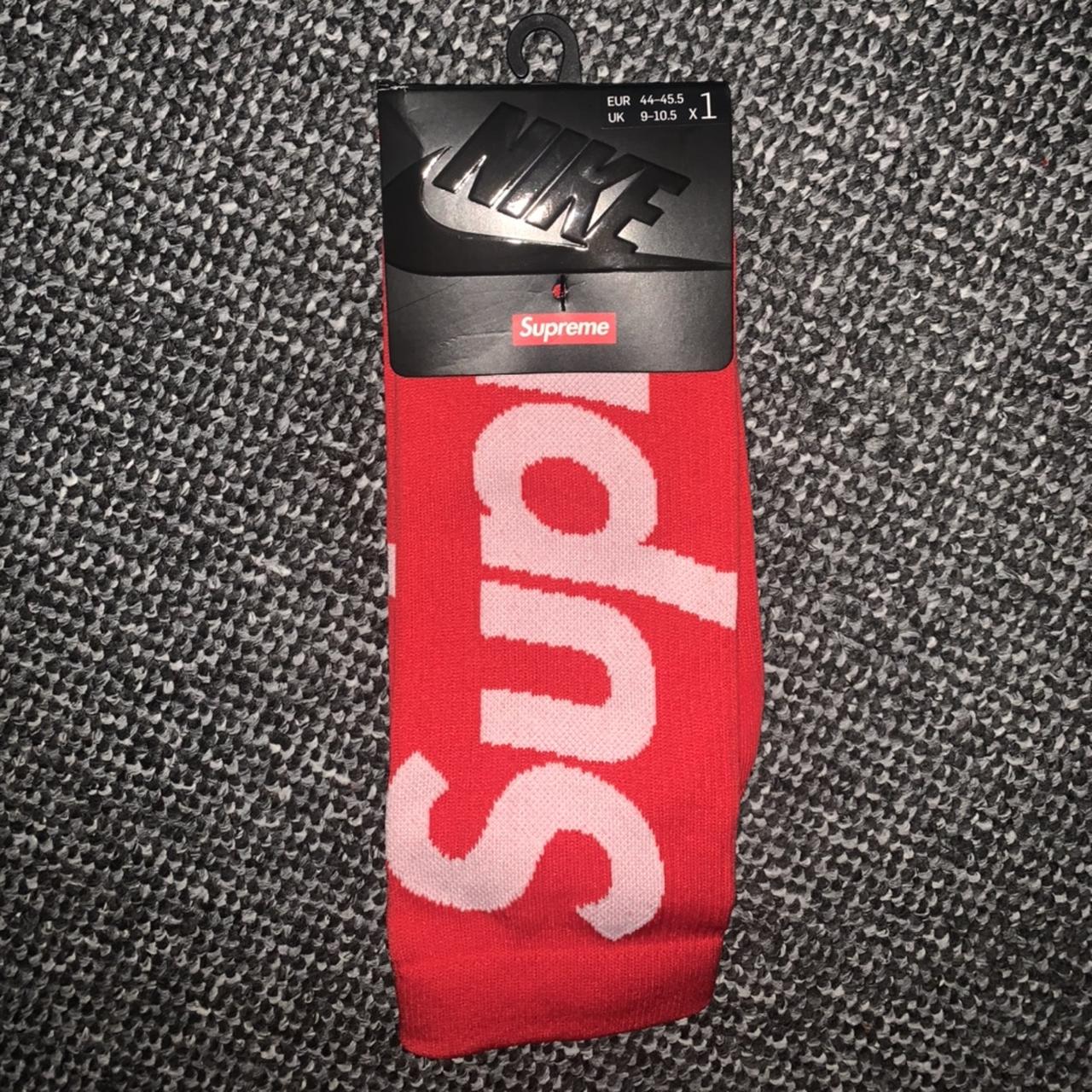 Supreme x Nike socks Size Brand new