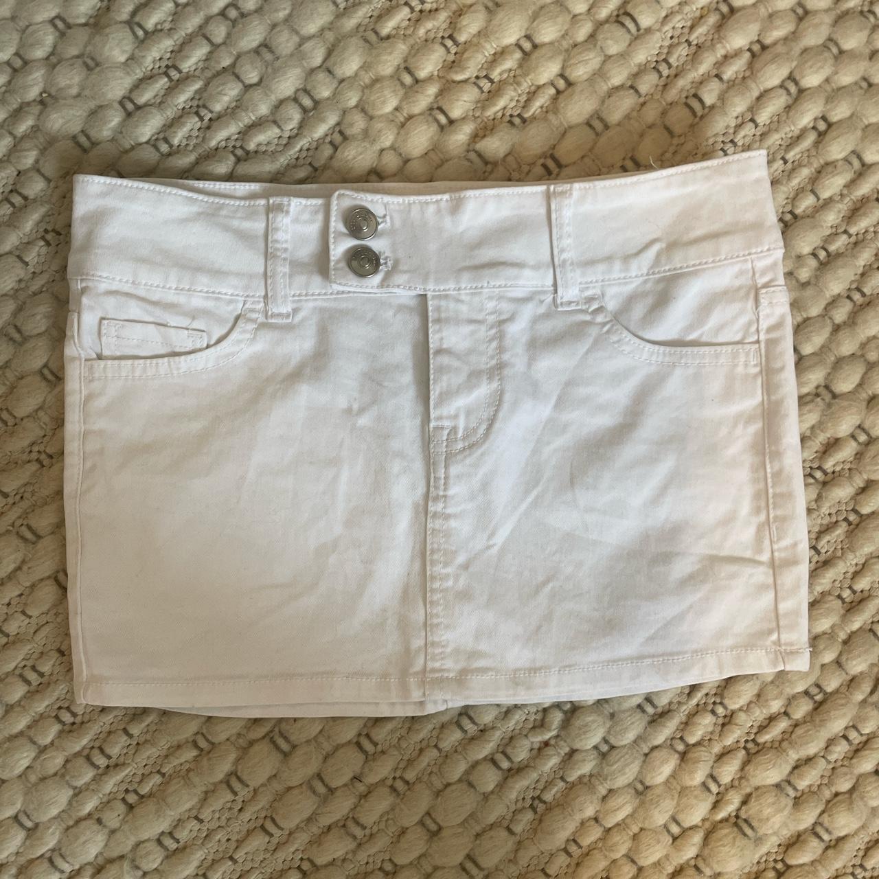 never been worn h&m jean skirt, super stretchy... Depop