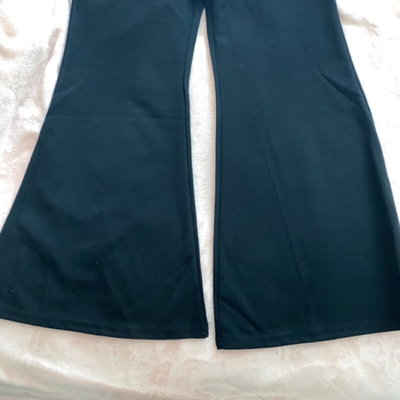 🧚🏽‍♀️ super cute y2k inspired cute out pants from shein... - Depop