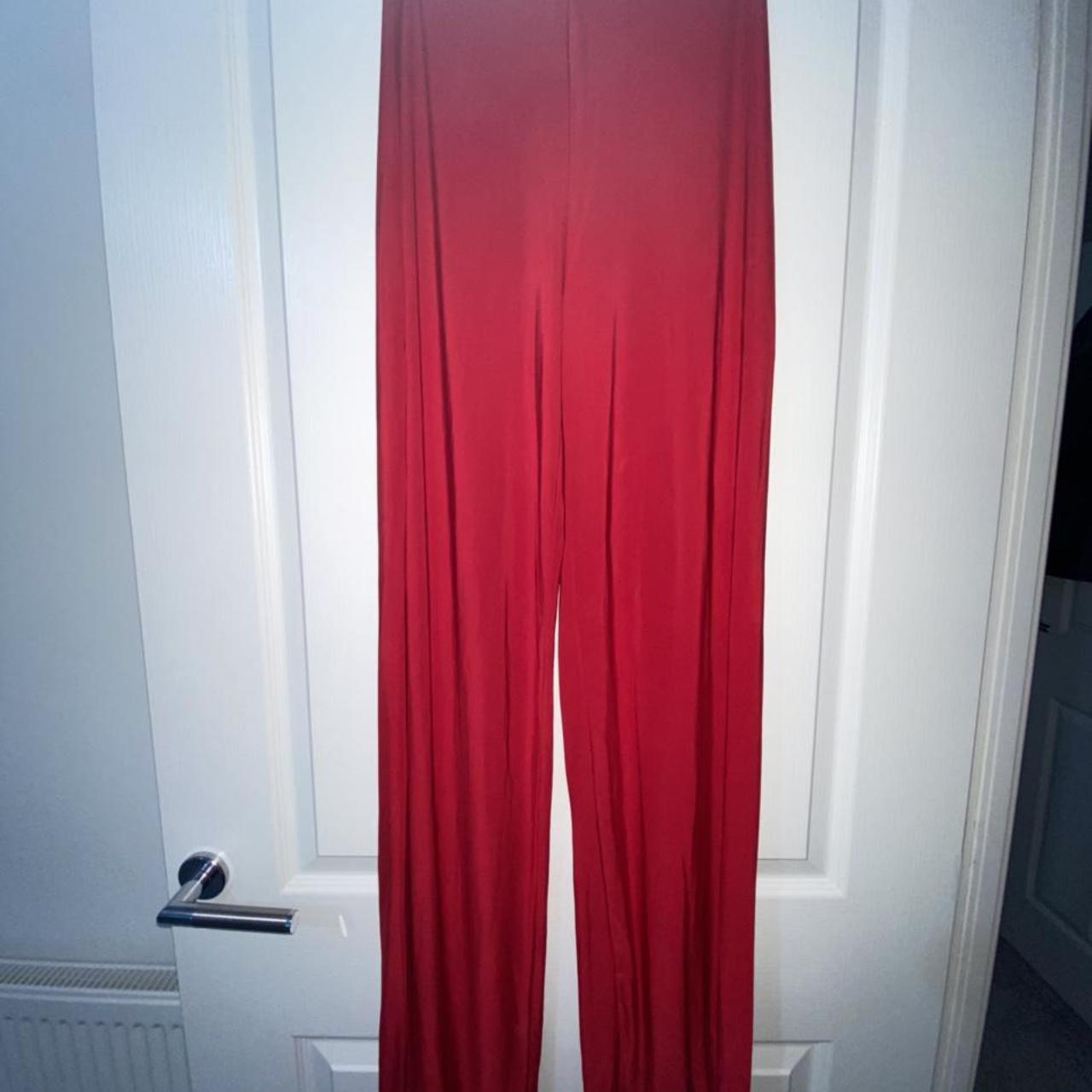 How to Wear Red Trousers?