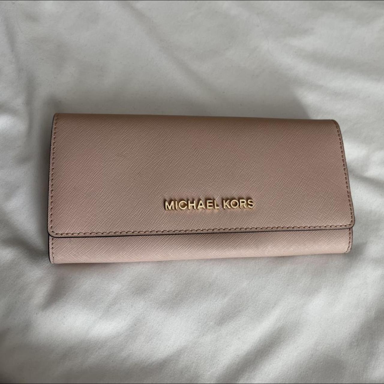 Michael kors best sale light pink wallet