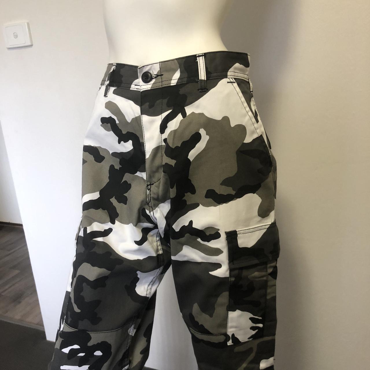Excellent condition Rothco army print cargos in size... - Depop