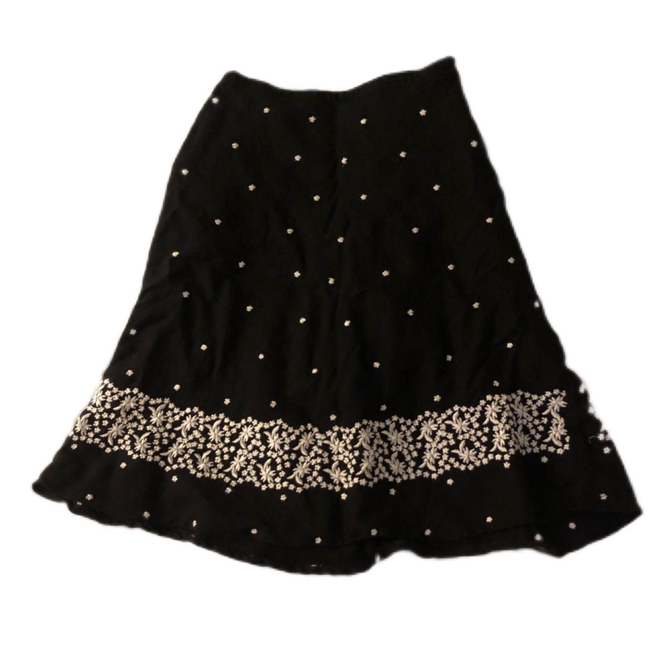 Appraisal black and white floral embroidery skirt...