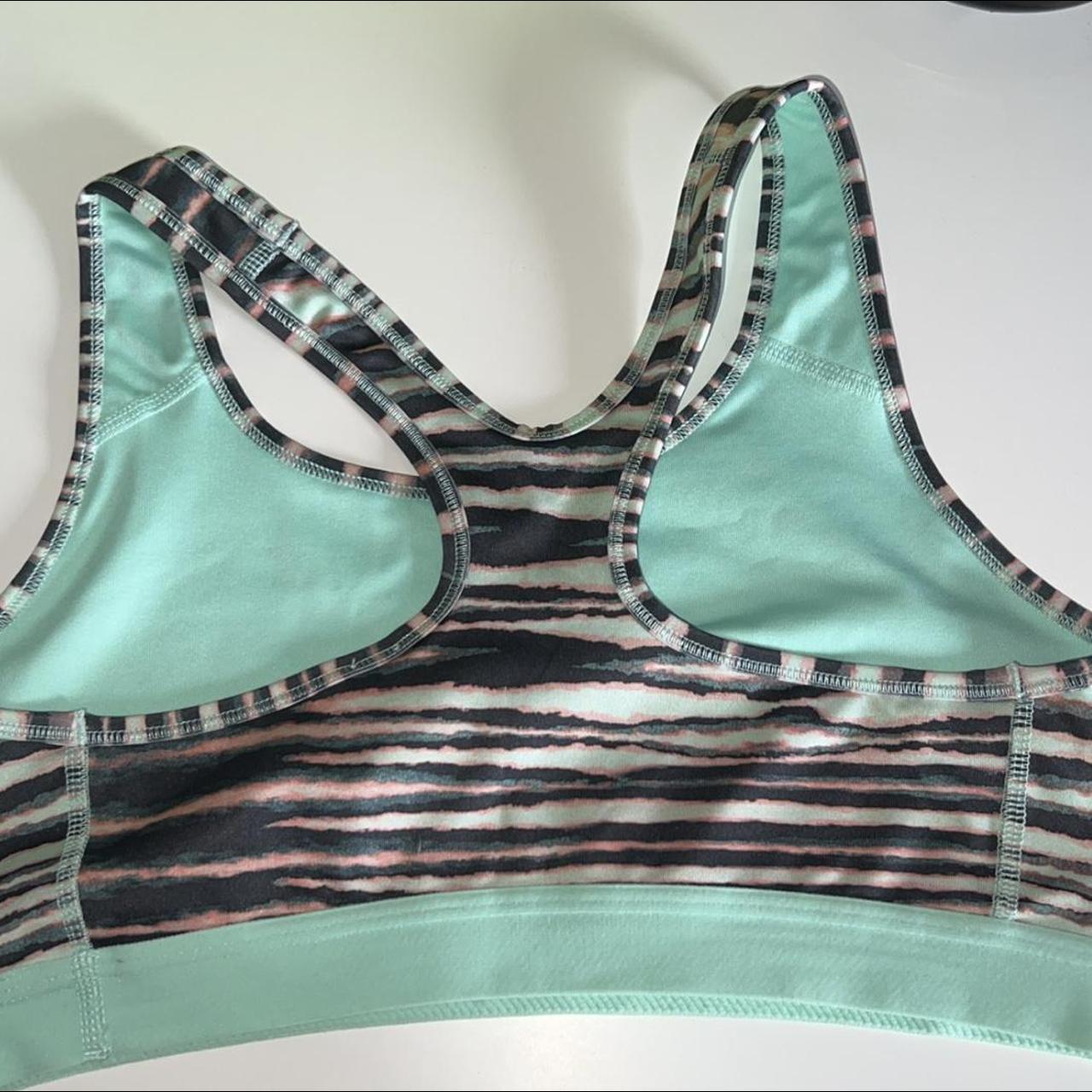 Nike Women's Multi Bra | Depop