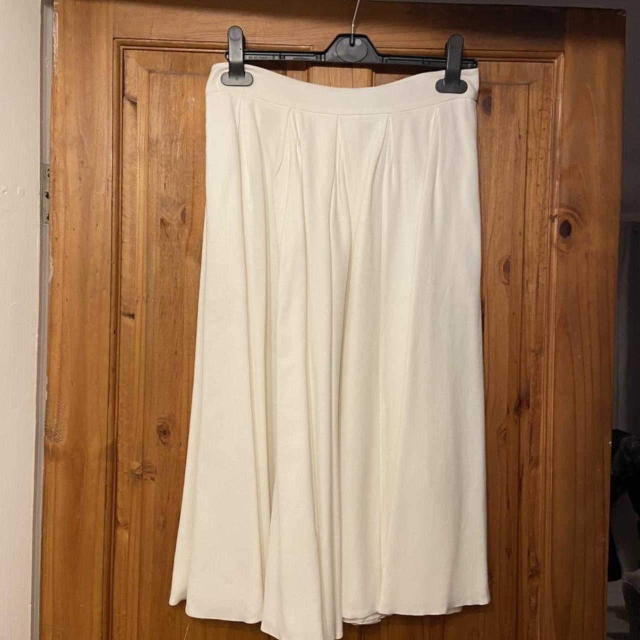 Karen Millen Women's White Skirt Depop
