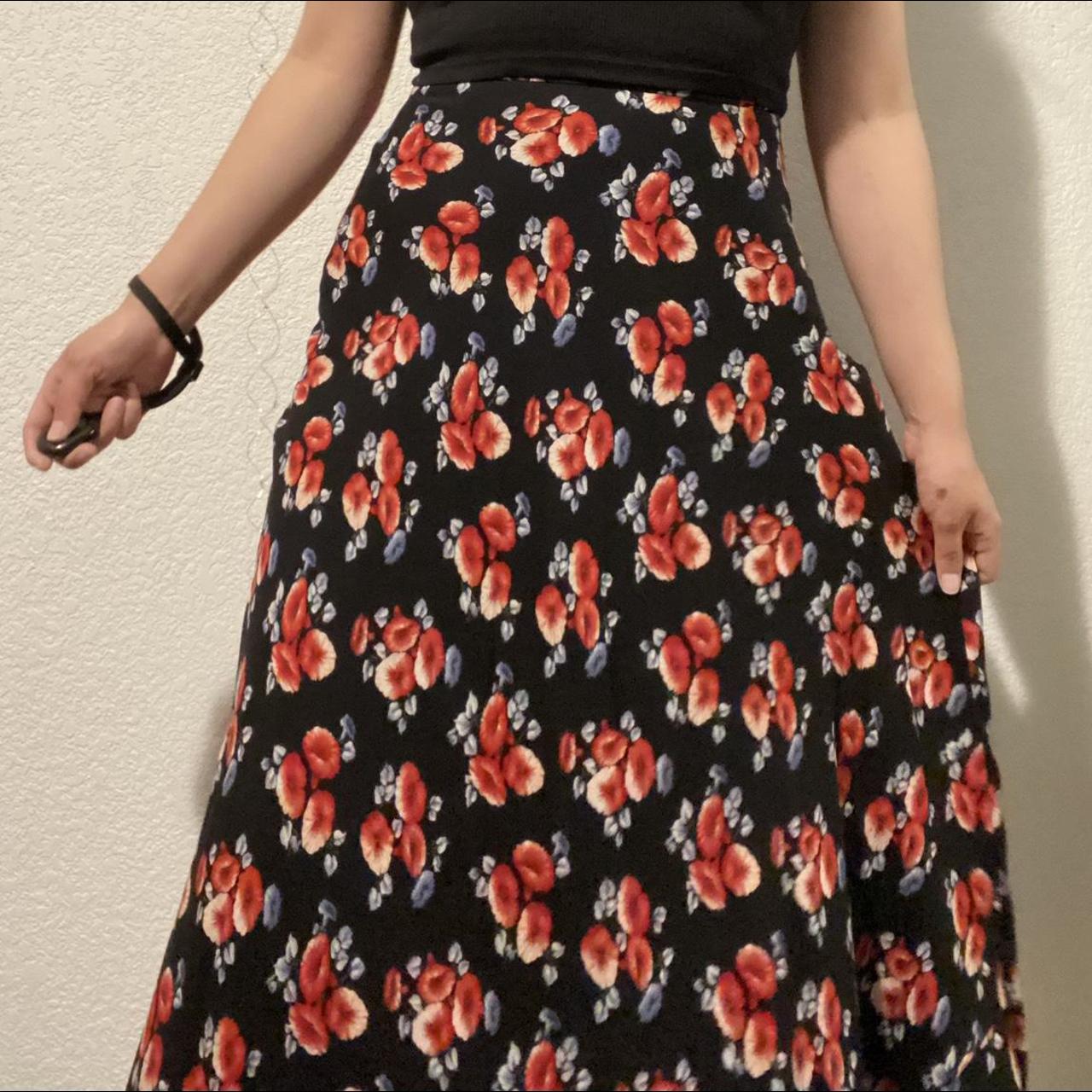 Size 4 100 silk Floral 90s style skirt. Full length Depop