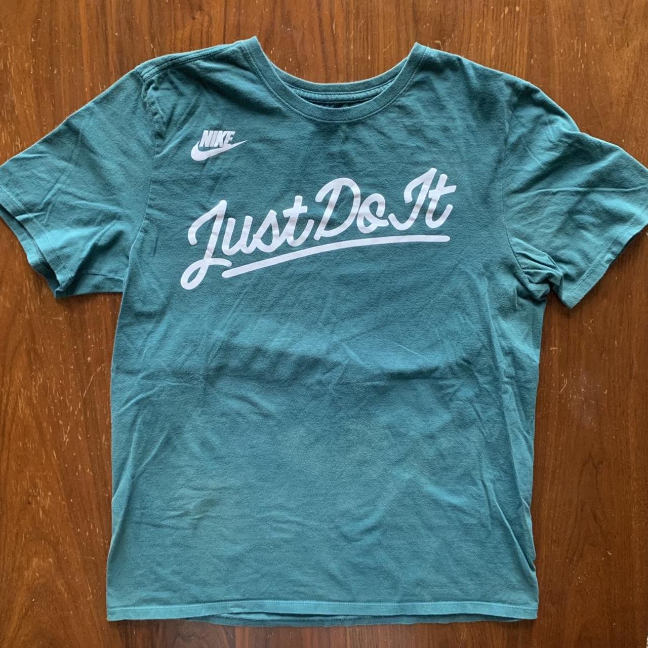 Nike Men's Green and White T-shirt | Depop