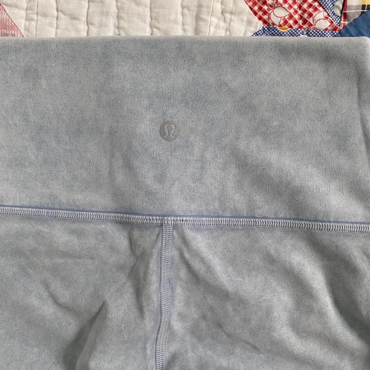 LULULEMON blue crinkle print acid wash leggings sz 8 - Depop