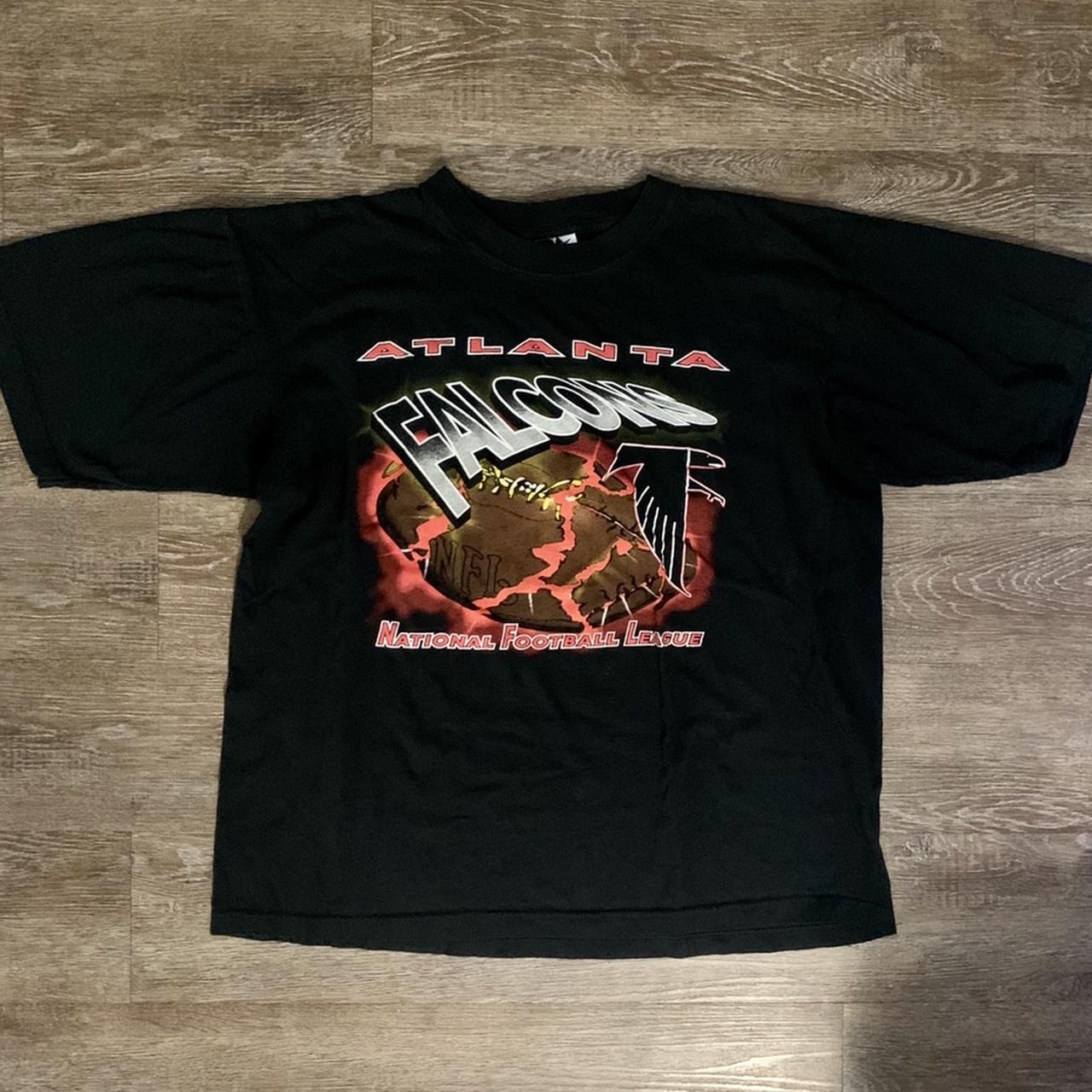 Vintage Red Atlanta Falcons T-shirt. Shirt is in - Depop