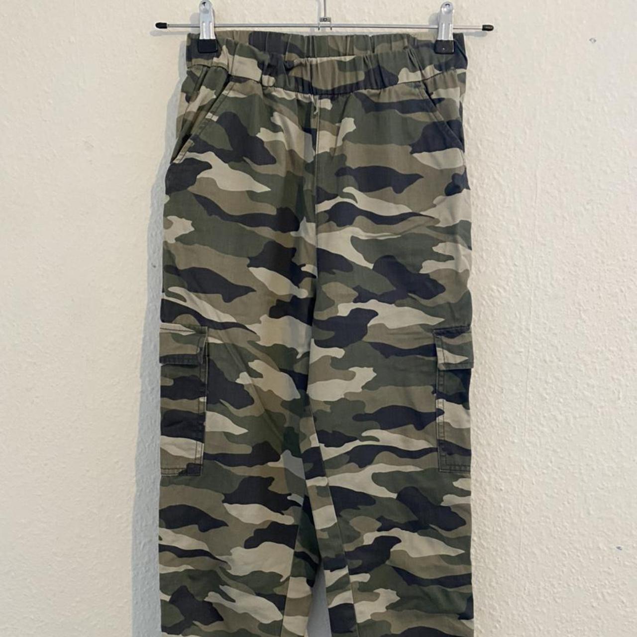 elasticated waist camouflage trousers