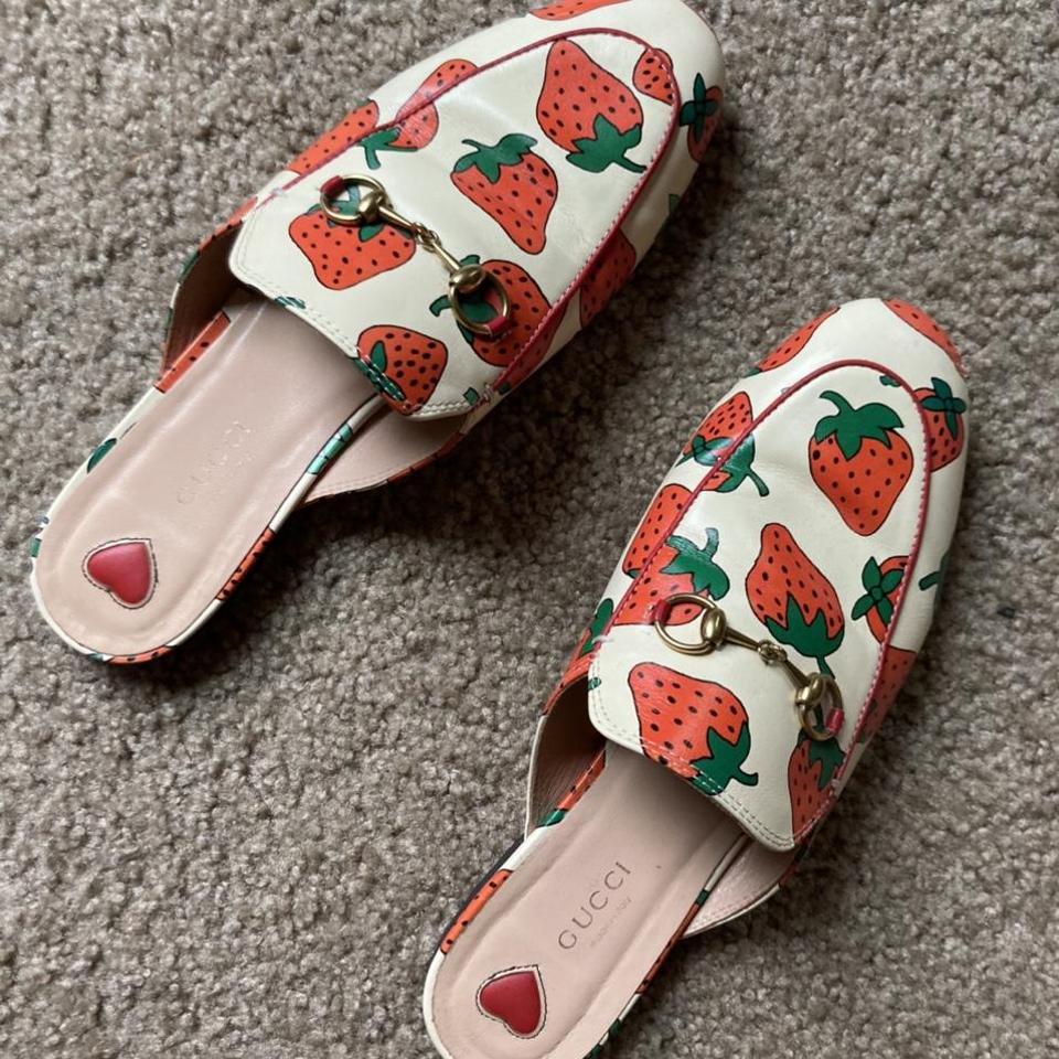 Gucci strawberry 2025 slides size 9