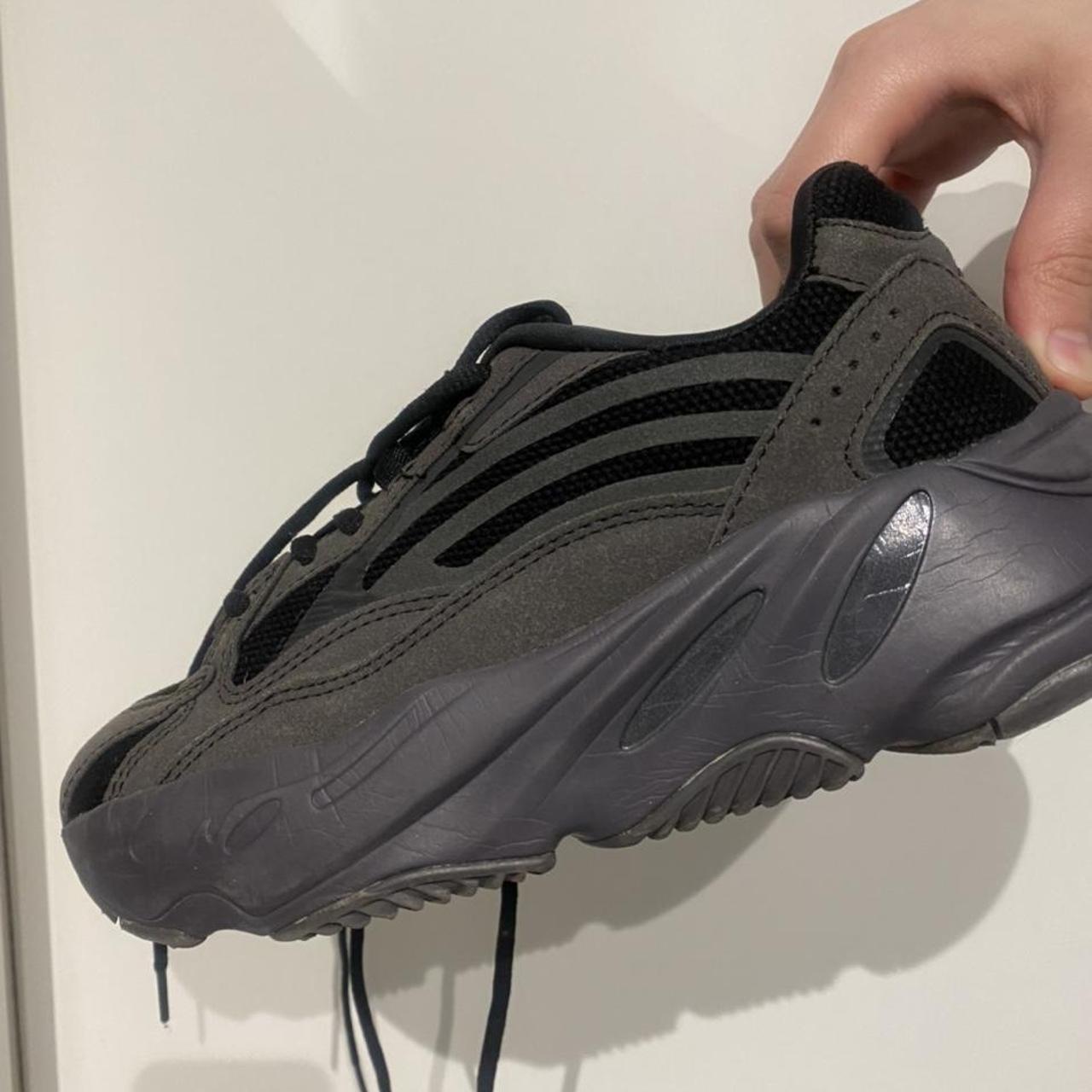 black yeezy 700s