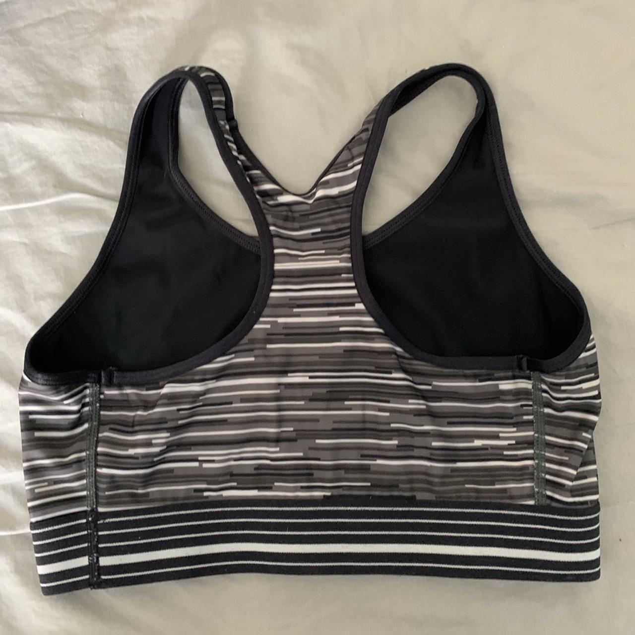 Reversible Under Armour sports bra. Small fit and - Depop