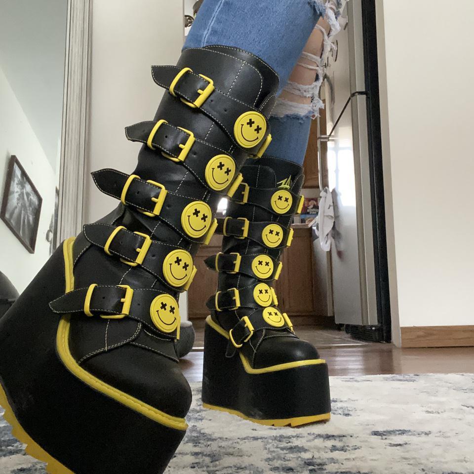 dune smiley boots