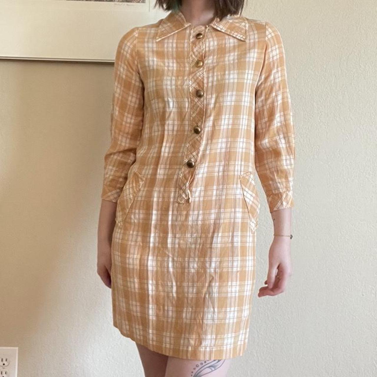 Vintage Yellow gingham plaid buttoned 60s or 70s...