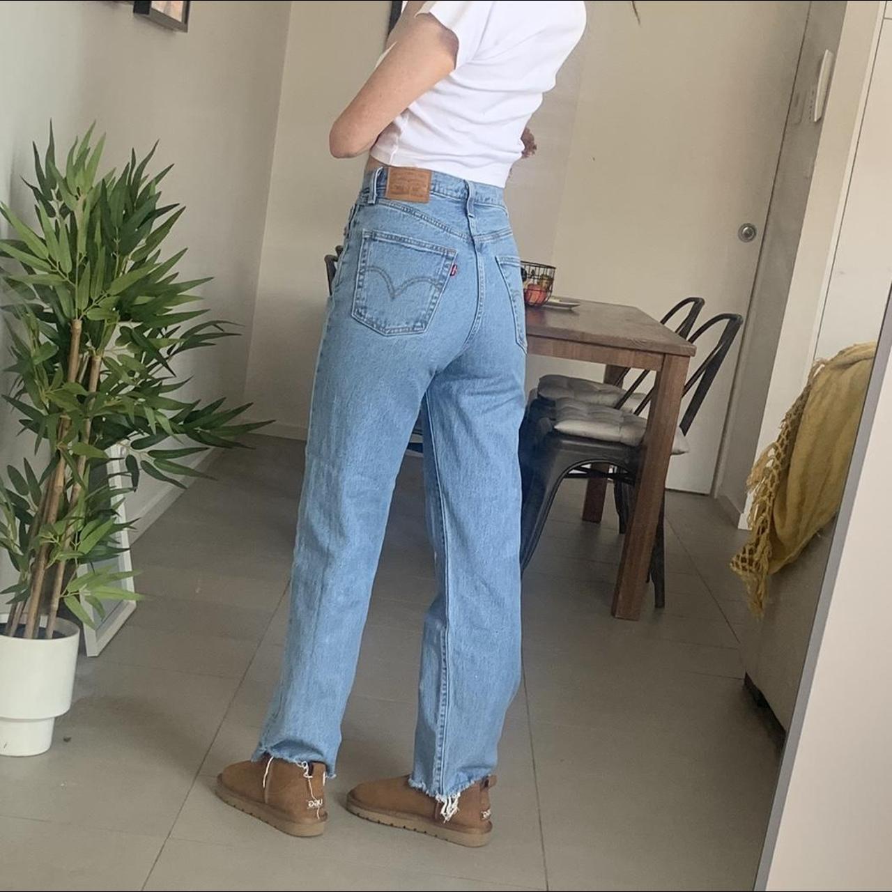 Levi’s ribcage straight jeans 👖 🕺🏿 these are a size... - Depop