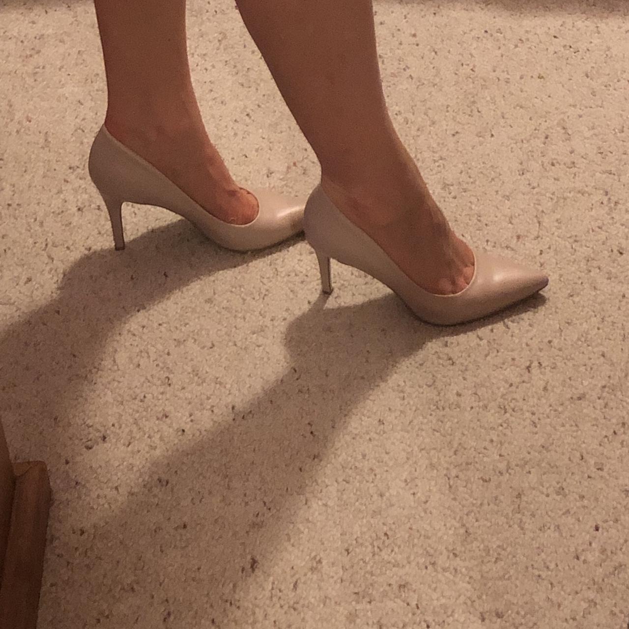 BETTS, skylar nude size 7. Worn once