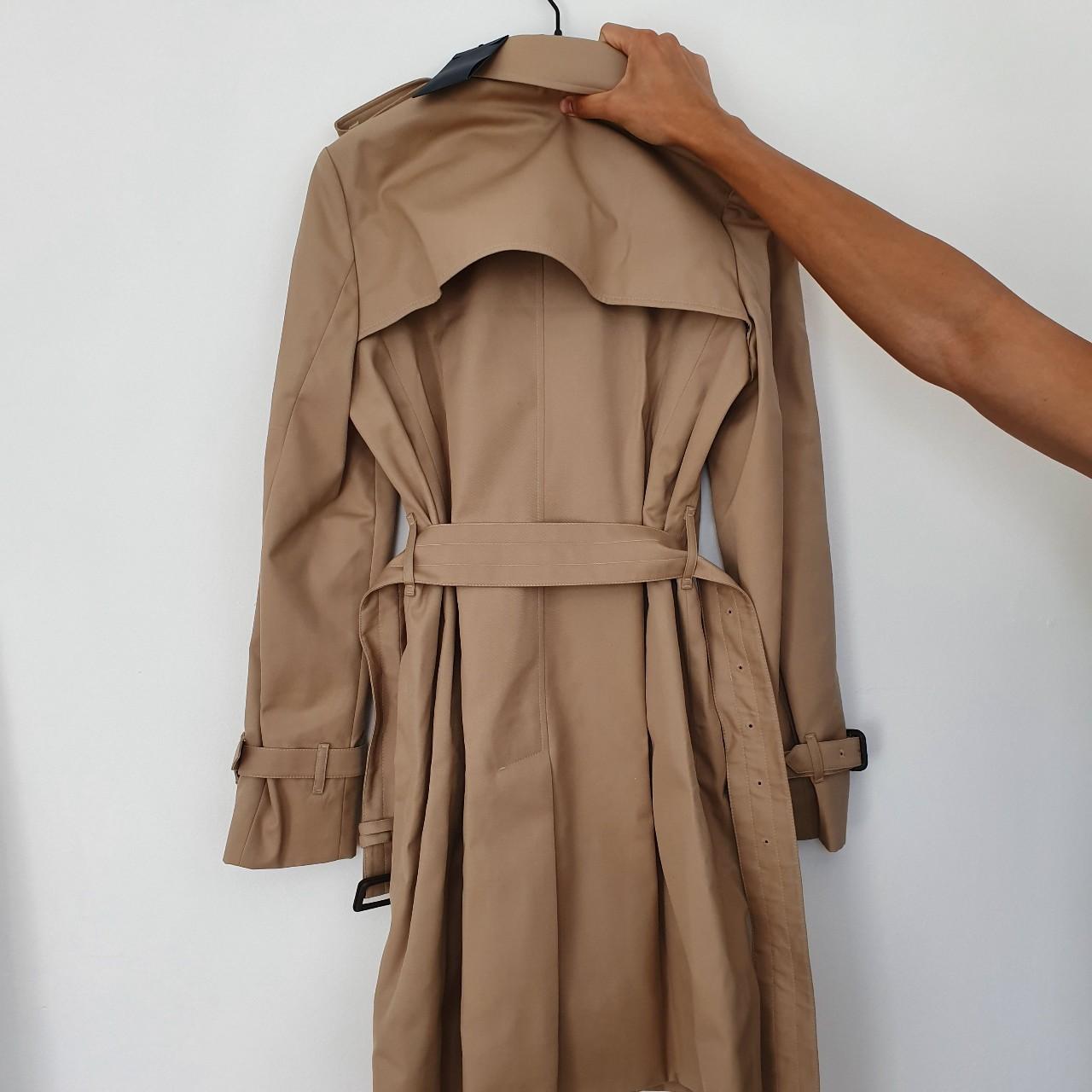 Aquascutum Trafalgar trench coat. Beige colour. Size