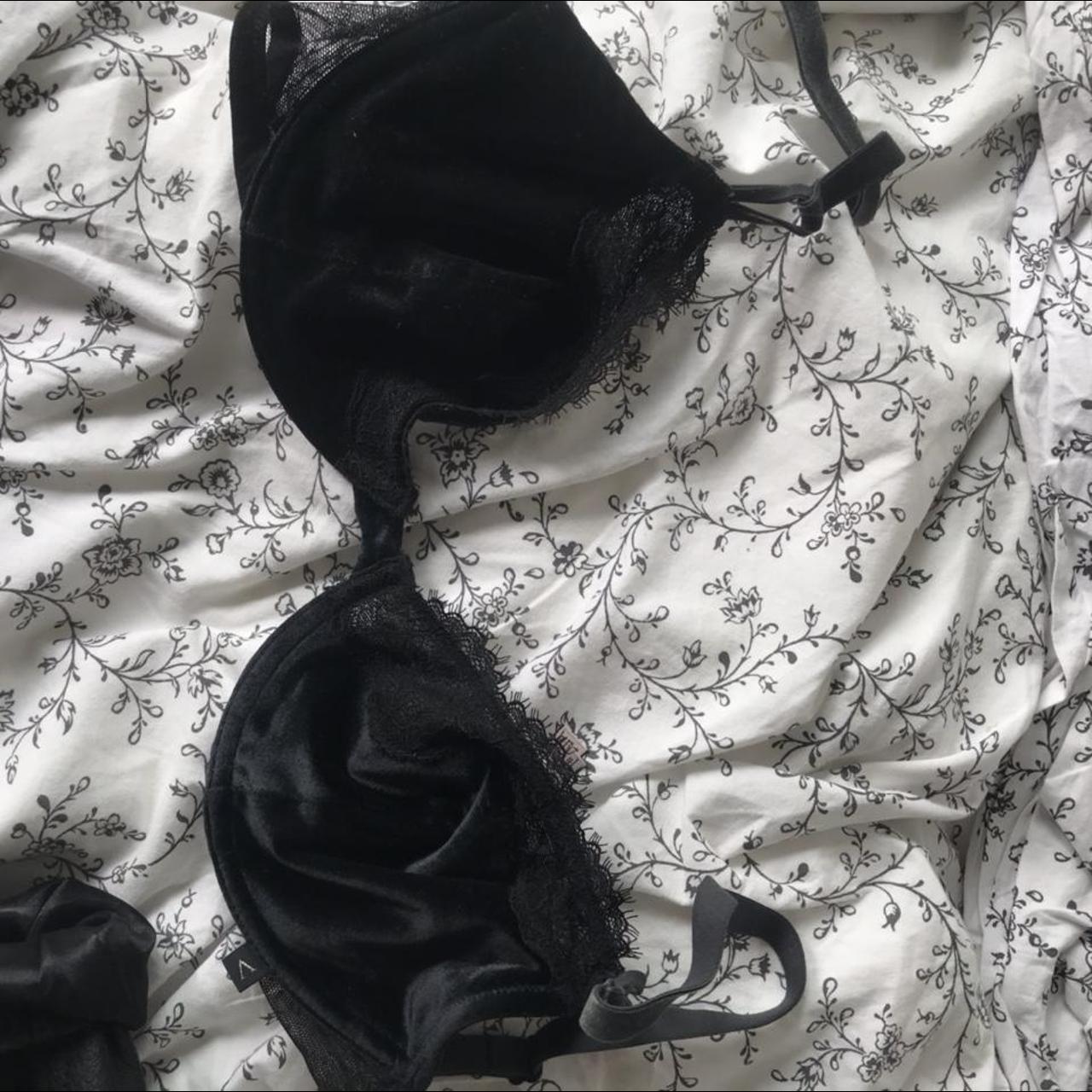Victoria secret sexy black velvet bra 32dd uk - Depop
