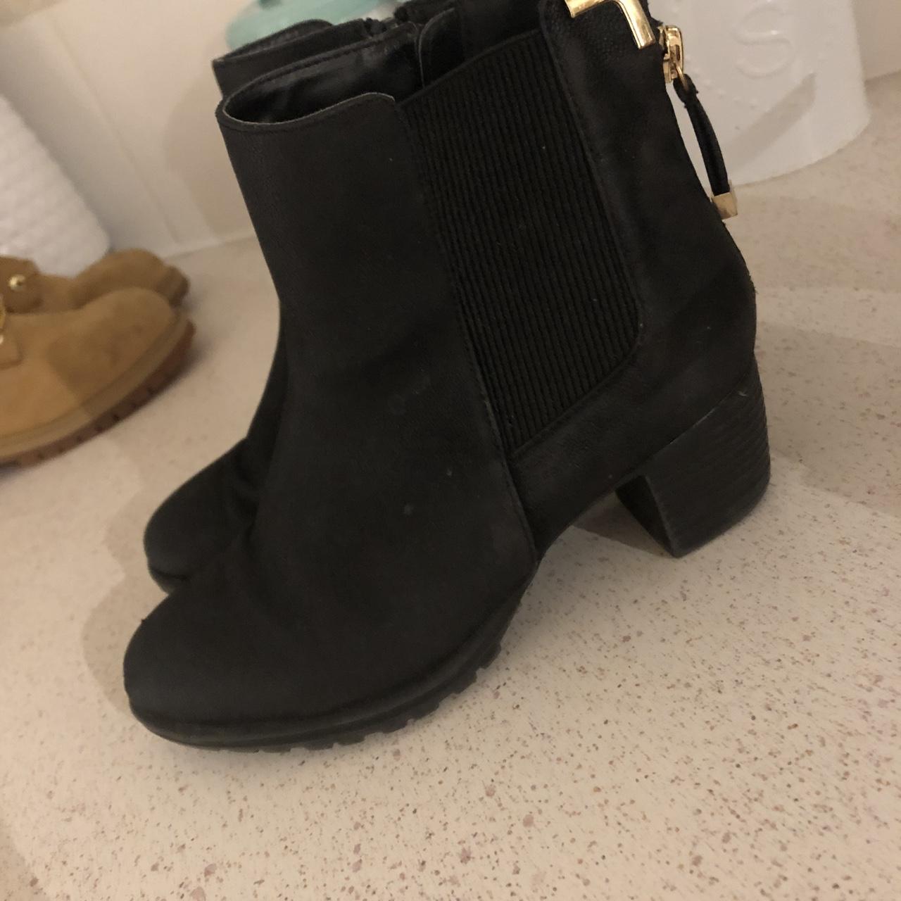 Little girl outlet boots size 2