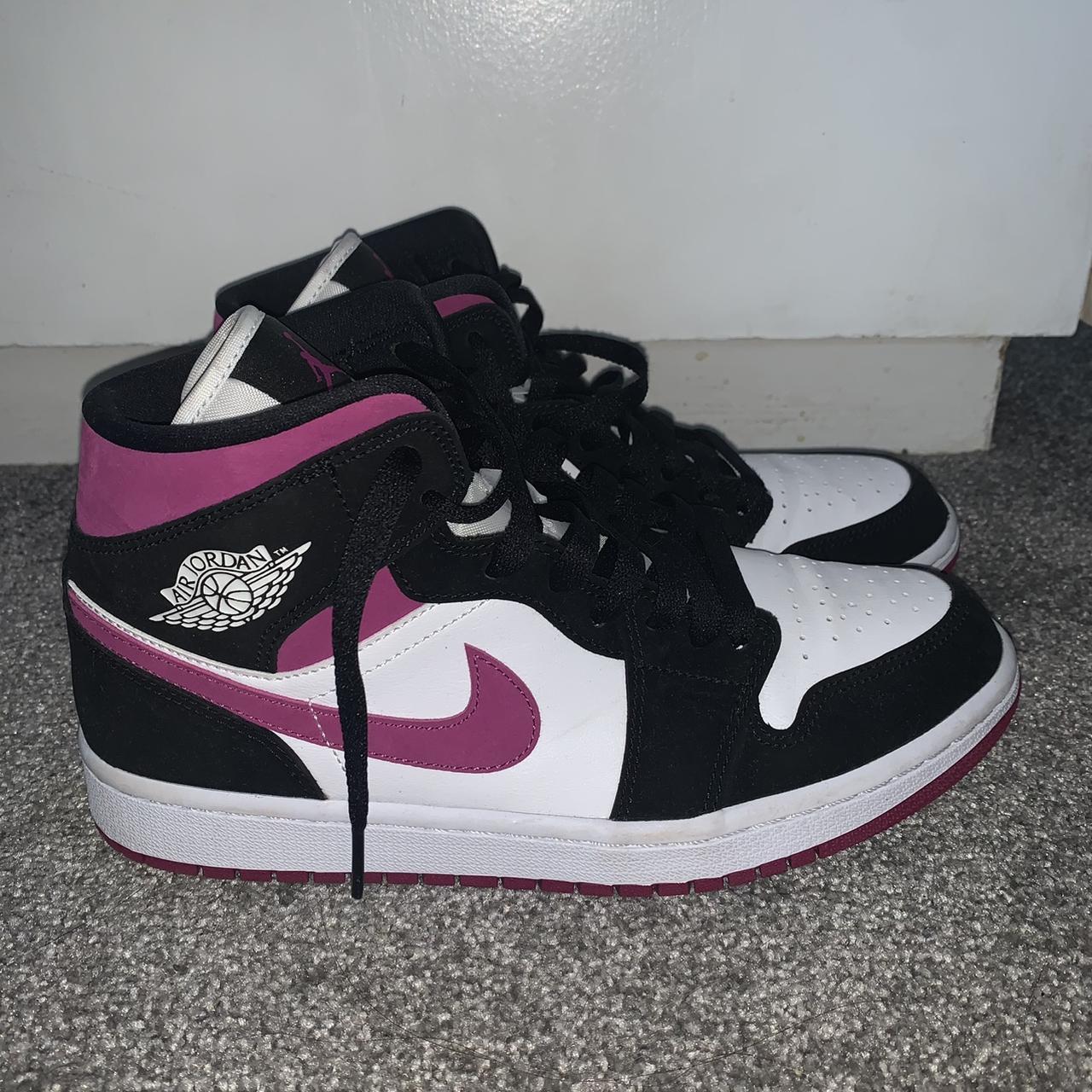magenta jordan 1
