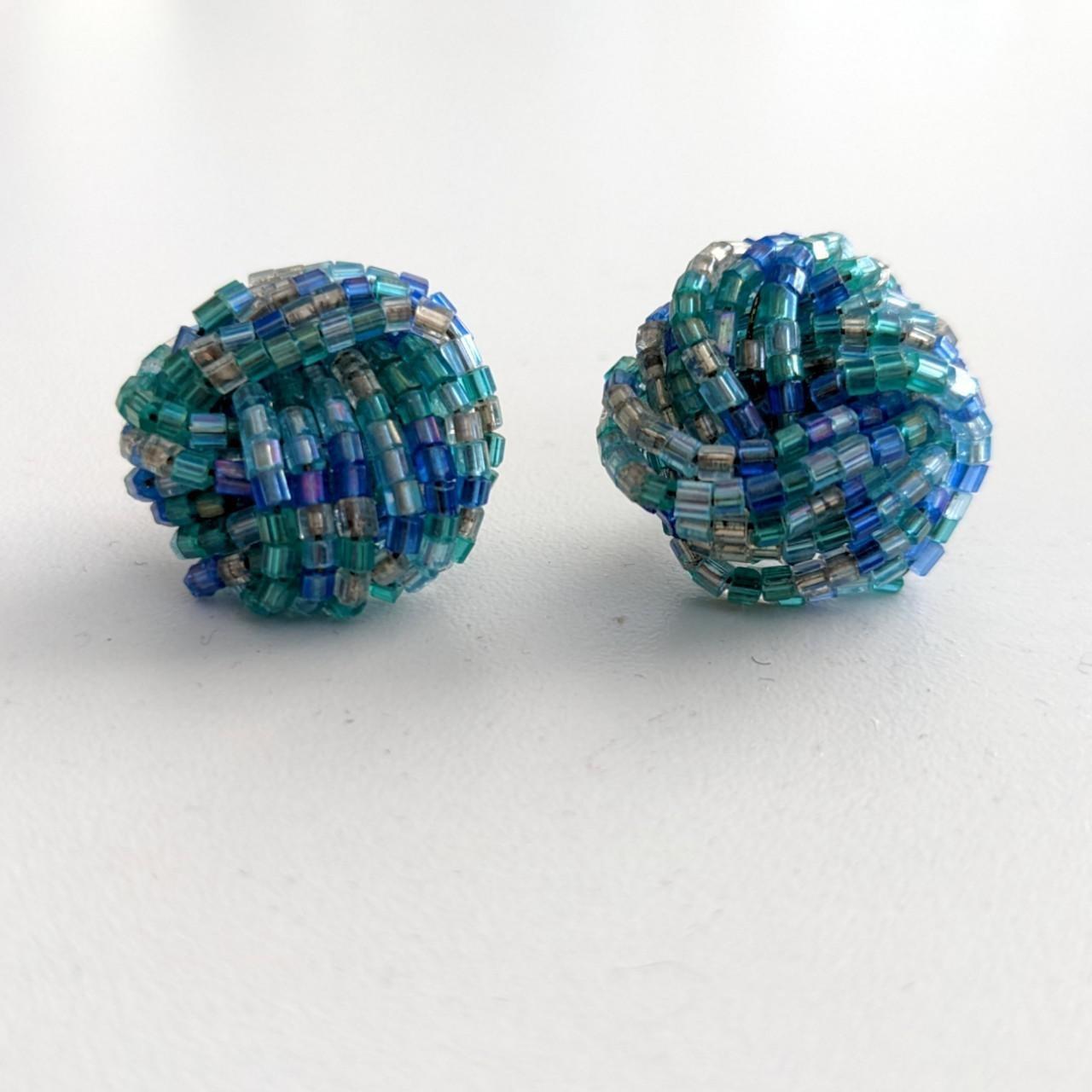 Product Image 1 - Beaded Knot Earrings

Beautiful blue green